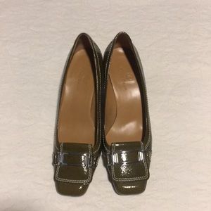 Cole Haan kitten heels olive size 7B
